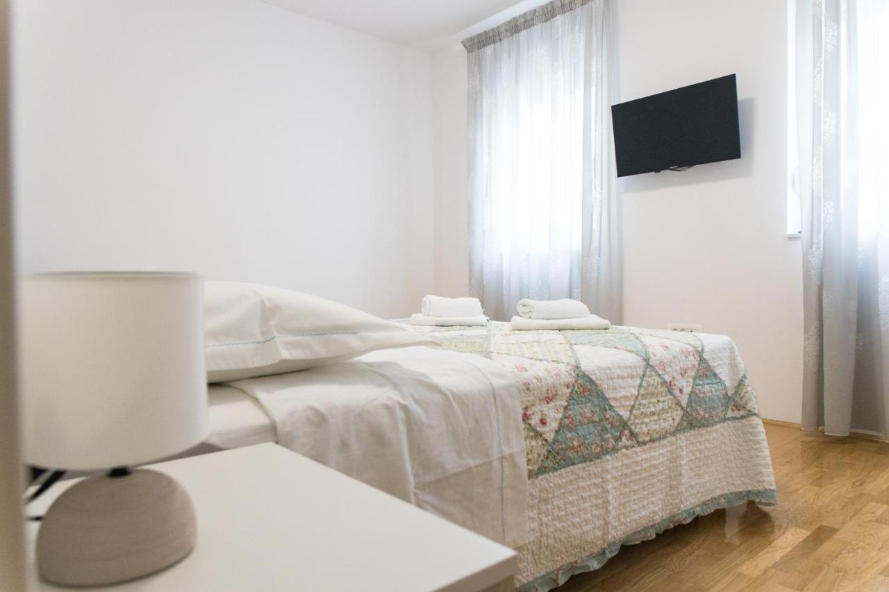 Apartment Zara - Luxury Apartment With Private Pool Exterior foto